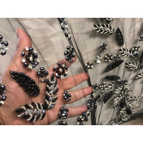 Tissu en Résille Tulle Noir Perlé : Élégance Haute Couture.