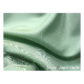 "Harmonie de douceur : soie imprimée vert d'eau à fines rayures, pour des créations délicates et raffinées !"