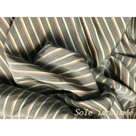 "Élégance en contraste : soie imprimée grise avec rayures jaune pâle et brique, pour des créations raffinées et audacieuses !"