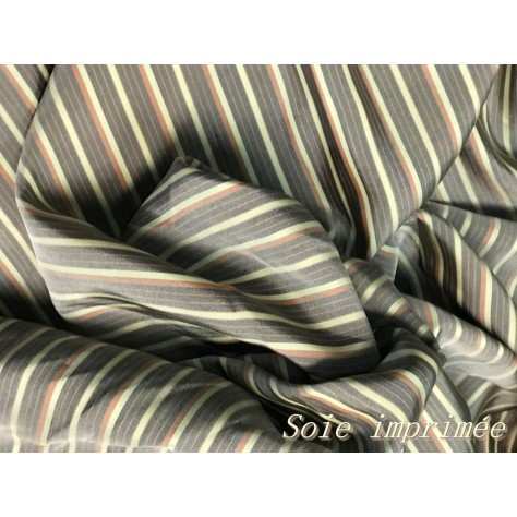 "Élégance en contraste : soie imprimée grise avec rayures jaune pâle et brique, pour des créations raffinées et audacieuses !"