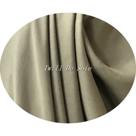 Twill de Soie taupe haute couture Au Mètre : L'essence du luxe et de la créativité.