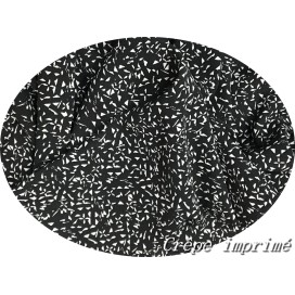 "Crêpe imprimé écru sur fond noir : Élégance intemporelle au mètre !"