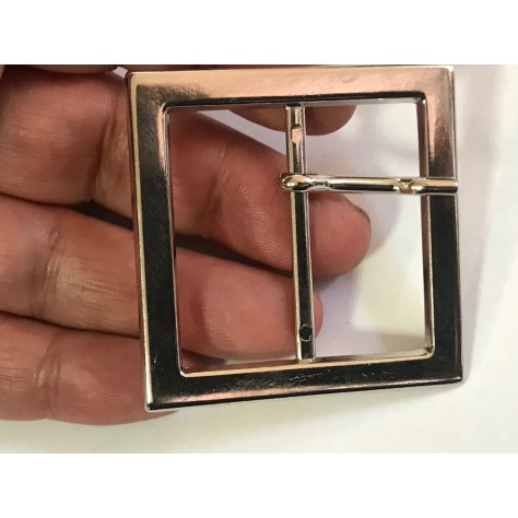 "Boucle en Métal Carré : Ajoutez une Touche d'Élégance Moderne avec notre Boucle Argentée et Ardillon"
