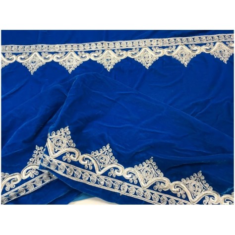 Tissu Velours Bleu Royal Brodé en Fil Argent au Mètre Couture : Élégance Intemporelle