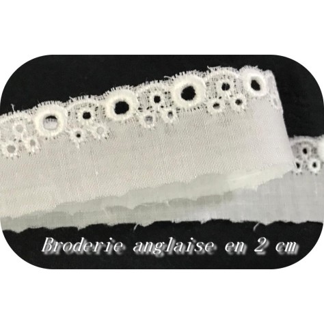 Broderie Anglaise en Coton au Mètre : 2 cm de délicatesse blanche à coudre