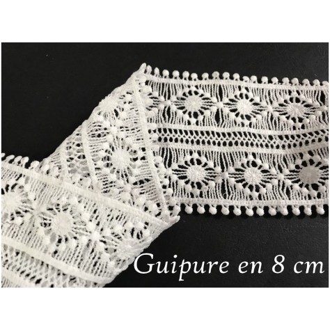 " guipure blanche en 8 cm, l'élégance intemporelle à portée de main"