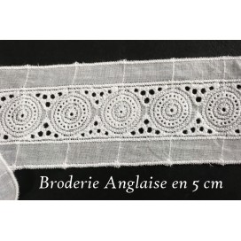 Broderie Anglaise en 5 cm Coton Blanc au Mètre : Douceur en Dentelle