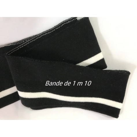 Bord-côte noir avec rayure blanche pour des finitions intemporelles.