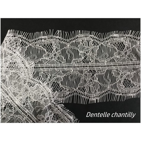 "Dentelle Chantilly en 8 cm blanche Couture au mètre : Un raffinement pour vos créations"