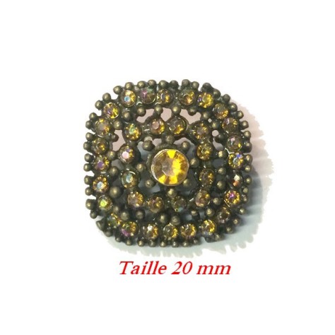 Bouton carré en strass en 20 mm pour sublimer vos créations couture