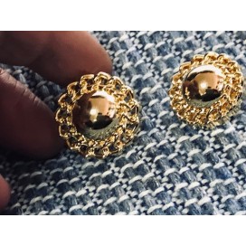 Bouton Doré Style Chanel Couture.