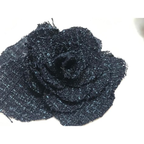 Fleurs en tissu bleu style chanel pour la customisation