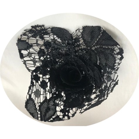 "Fleurs en Dentelle noire : Délicate Élégance pour Vos Créations"
