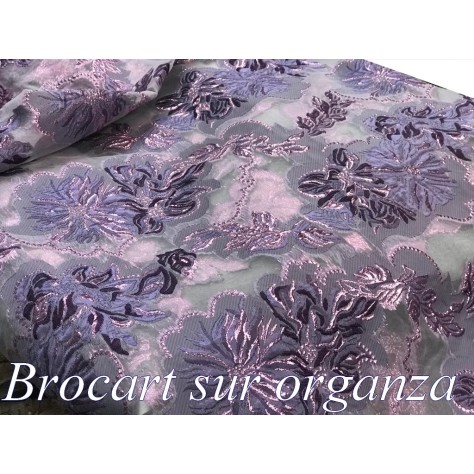 Tissu Brocart Au Mètre De Luxe En Motifs Fleurs Floqué Violette sur Tissu en organza