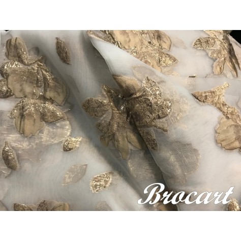 Tissu Brocart Au Mètre De Luxe En Motifs Fleurs Floqué Doré Or sur Tissu en organza