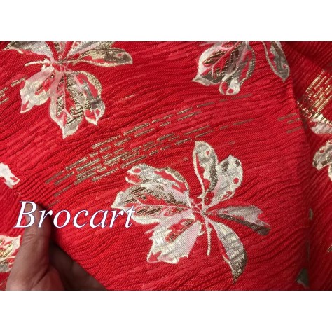 Tissu Brocart Rouge Au Mètre De Luxe En Motifs Fleurs Doré Or