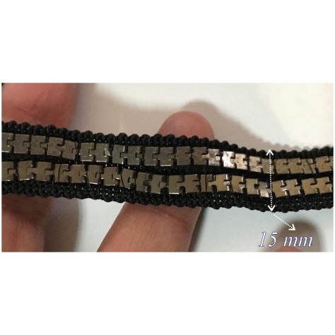 Ruban Chainette Au Mètre Noir sur un support en passementrie noir