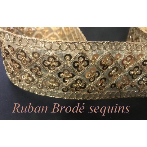 Ruban Brodé Doré OR orné de Sequins doré en 45 mm Pour Décorations Caftans Ceintures Et Customisations.
