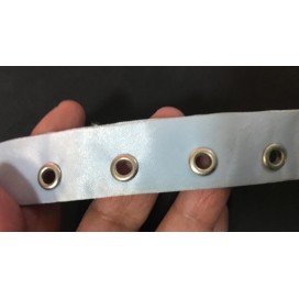 Bande à Oeuillet En Satin Bleu Ciel A Coudre Pour Agrafage et Serrage