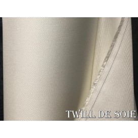 Twill de Soie Ivoire Haute Couture Au Mètre : L'essence du luxe et de la créativité.