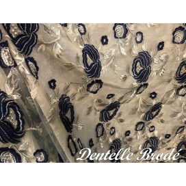 Dentelle Tissu Brodé Couture Sur Tulle Résille  Doré Or Orné De Motifs Fleurs Bleu Marine et Doré Or.