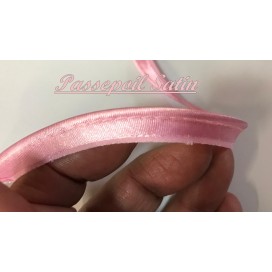 Passepoil Satin Rose au Mètre. Élégance et Polyvalence dans une Palette de Couleurs pour des Finitions Soignées.
