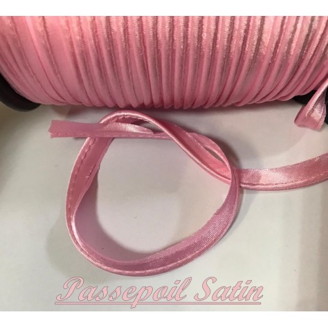 Passepoil Satin Rose au Mètre. Élégance et Polyvalence dans une Palette de Couleurs pour des Finitions Soignées.