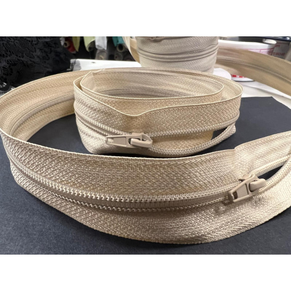 Fermeture Éclair Beige au Mètre – Maille 6 avec 2 Curseurs Inclus – Large choix de couleurs