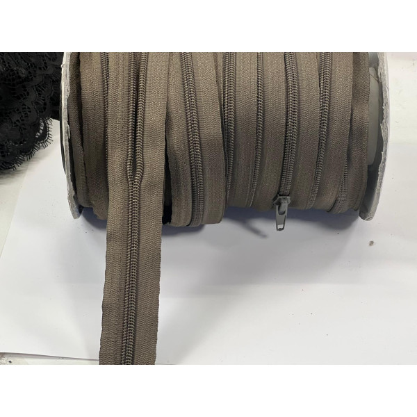 Fermeture Éclair kaki au Mètre – Maille 6 avec 2 Curseurs Inclus – Large choix de couleurs