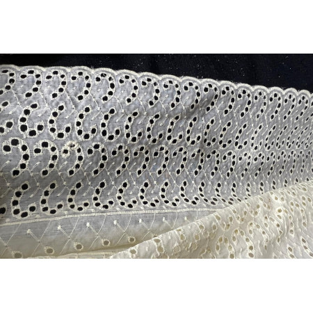 Broderie Anglaise jaune En Tissu  Ajourée En Coton  Au Mètre En Grande Largeur