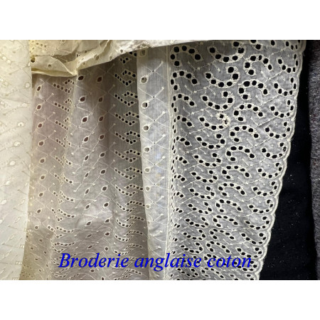 Broderie Anglaise jaune En Tissu  Ajourée En Coton  Au Mètre En Grande Largeur