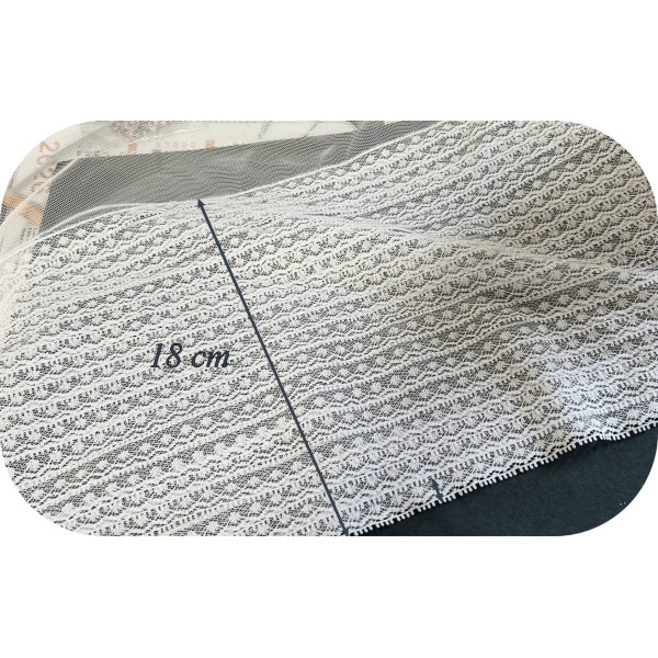 Dentelle en Étages Blanche sur Tulle – 18 cm – Galon Dentelle Couture & Mariage