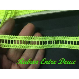 Galon Entre deux Au Mètre Vert Fluo En Jour Echelle  de 2 cm A Coudre Pour Vetements coudre