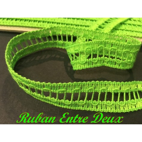 Galon Entre deux Au Mètre Vert Fluo En Jour Echelle  de 2 cm A Coudre Pour Vetements coudre