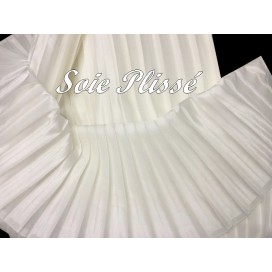 Tissu Plissé de Soie Satiné De Couleur Ivoire, Pour Customisation, Mariage et Cérémonie.