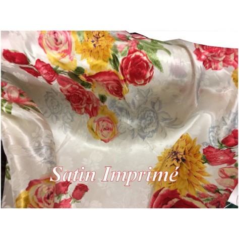 Tissu Satin Imprimé En Motif Fleurs  Rouge Pour Fabrication de vetements et customisations.