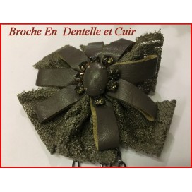 Broche Kaki En Cuir Et Dentelle Orné de Chainette Argent Pour La Décoration Et Customisation