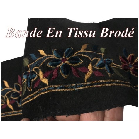 Tissu Brodé Fleurs Sur  Bande Velours Noir