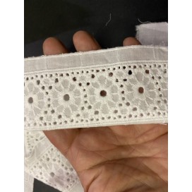 Broderie Anglaise Blanche En Entre Deux Coton Au Mètre en 8 cm  A Coudre.