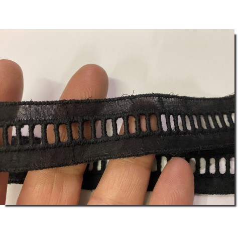 Ruban Jour Echelle Entre deux Coton Noir 25 mm  Fini Au Mètre